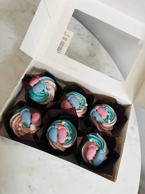 Baby-feet cupcakes